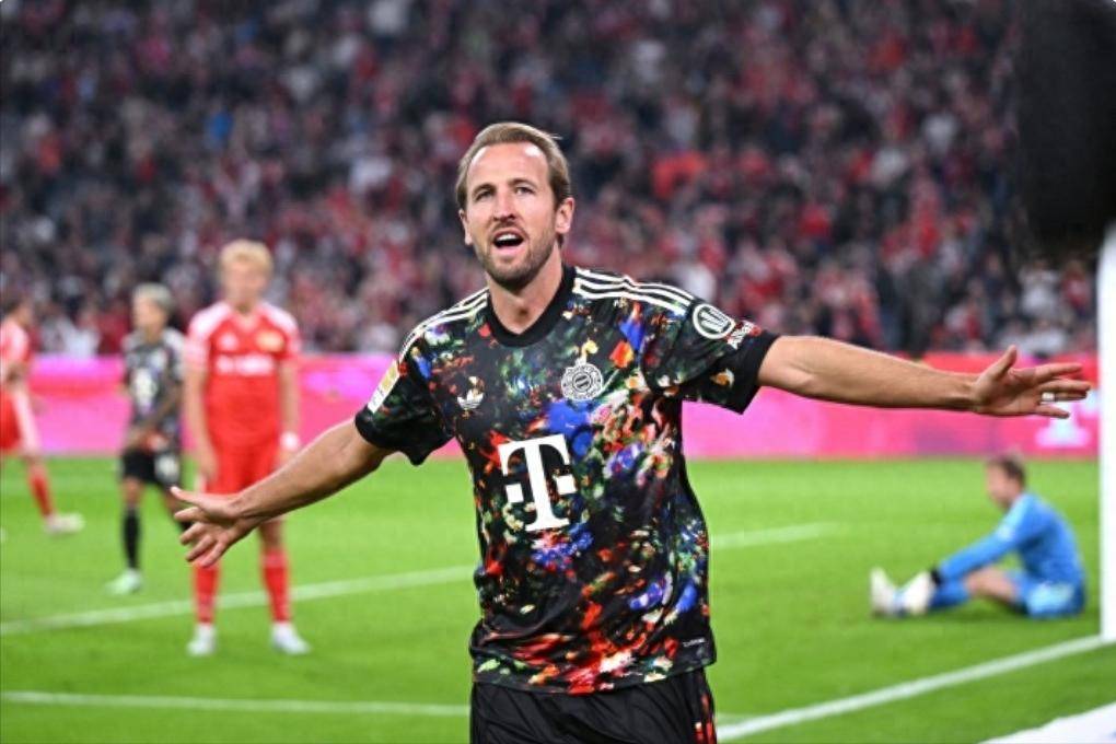 拜仁7-0柏林联合！奥利塞独造5球封神，凯恩刷新德甲最快百球纪录