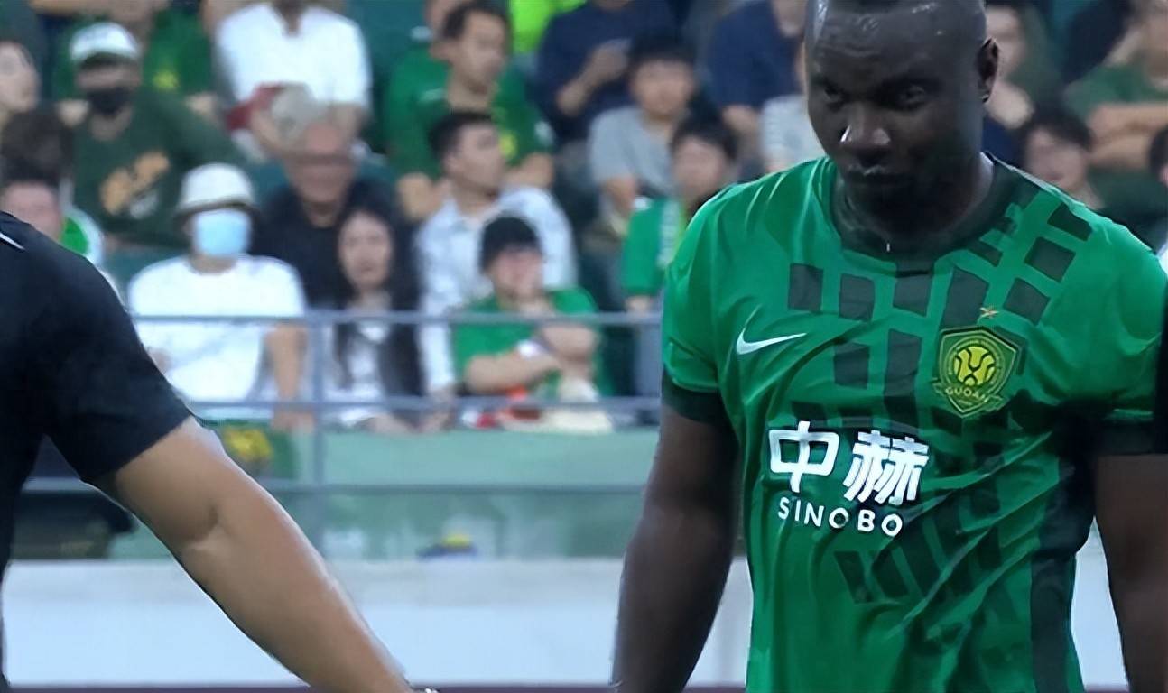 阿克洛惊艳首秀后伤退!12分钟独造2球,媒体人:绝对高级货