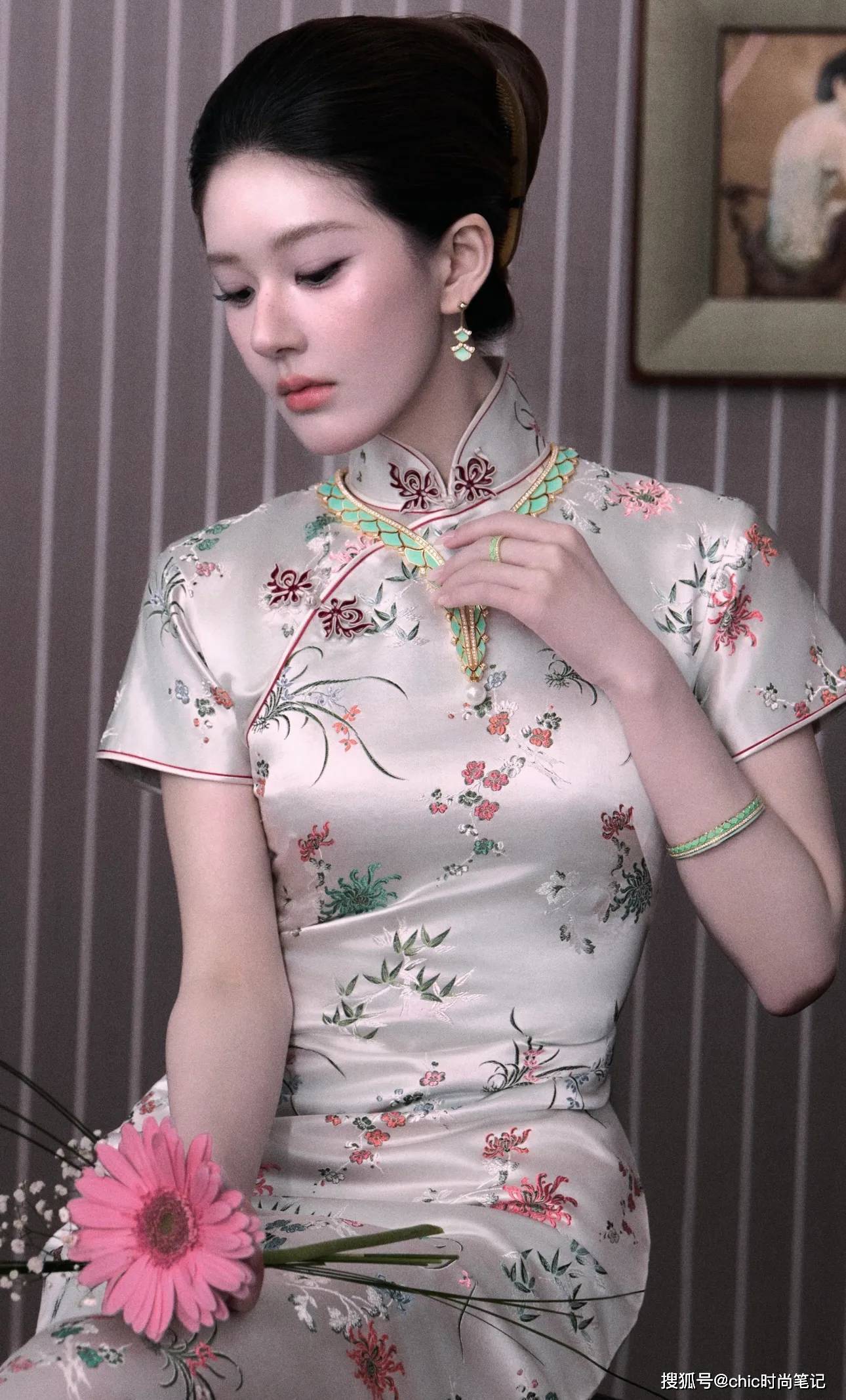 赵露思旗袍造型又美出圈,私服穿搭被争相模仿 赵露思旗袍造型又美出圈,私服穿搭被争相模仿