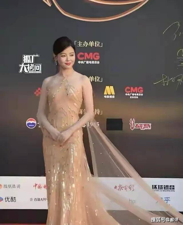 辛芷蕾没遮副乳 全网吵翻天 网友们到底在吵什么？