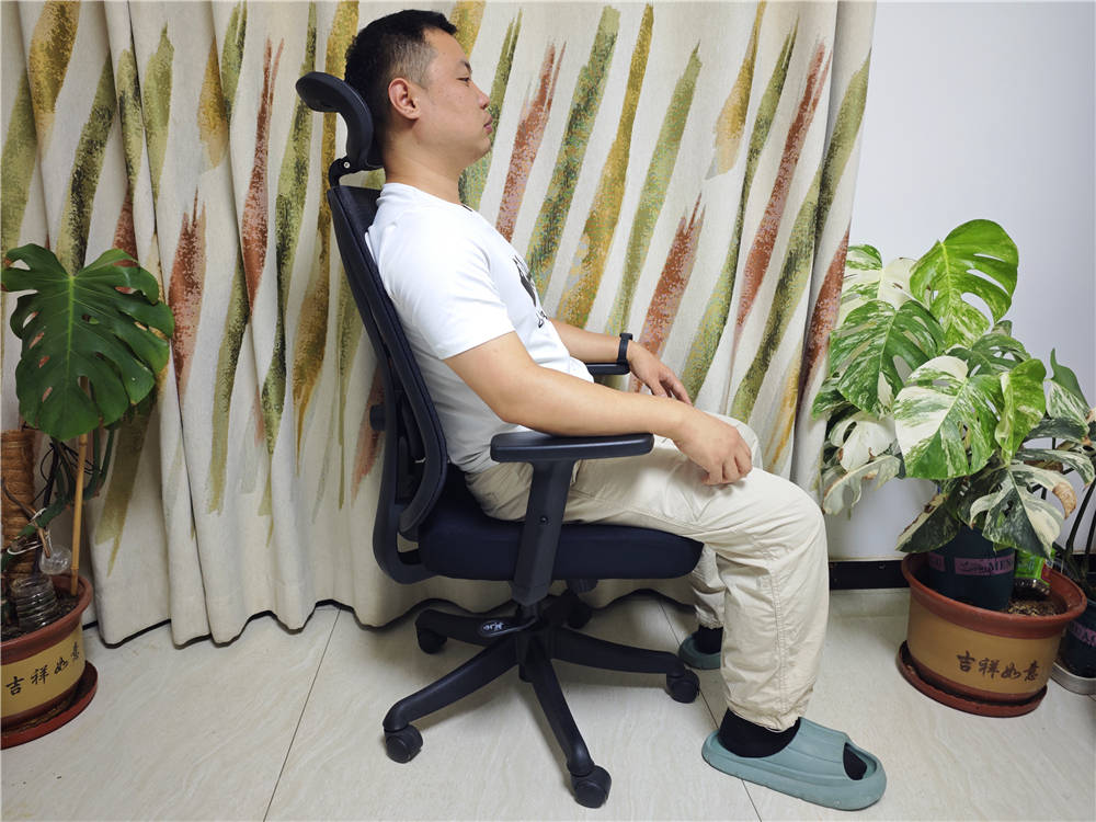 加宽座舱+动态护腰,夏草木Fit CC解锁久坐松弛新体验