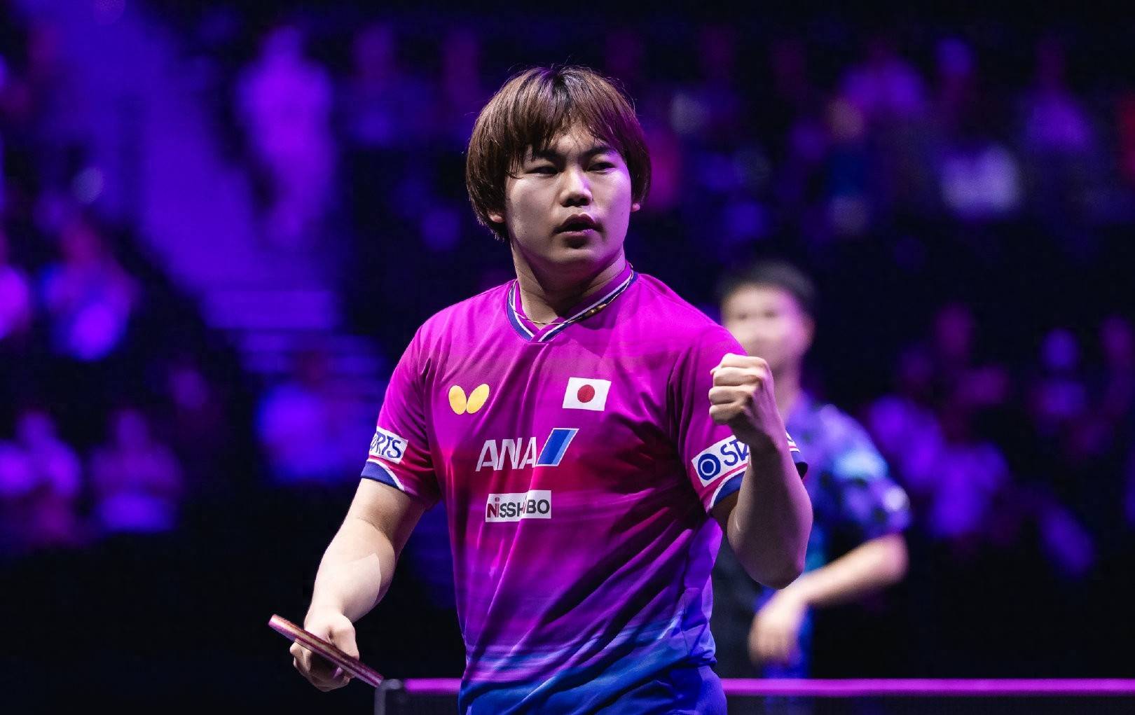 王楚钦三比二逆转松岛辉空，上演让二追三，国乒男团1比0领先