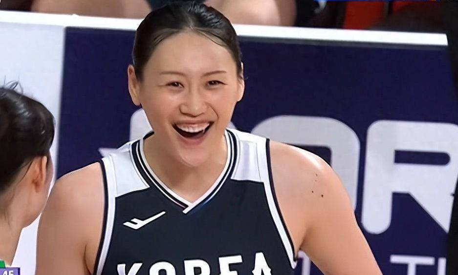 中国女篮无缘决赛揪出最大责任人!10中1+4失误+空篮不中,辜负宫鲁鸣