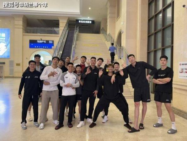 首钢男篮完成体测，周琦随队状态轻松，赵睿搞怪抢镜，曾凡博不见踪影