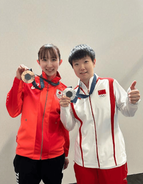 21连胜，孙颖莎说了啥让早田希娜露出笑容？媒体：两人约定首次曝光