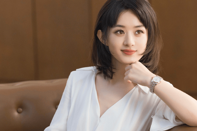 赵丽颖病休后首度公开现身 低调现身谢娜话剧收官场