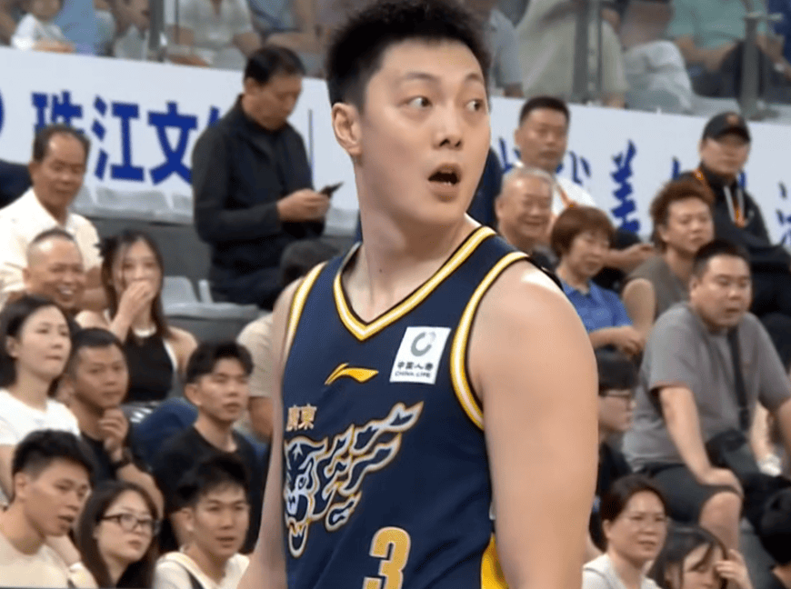 宏远速递！徐杰亲自下场与网友对线，大外即将到队，媒体人评宏远成广东老三