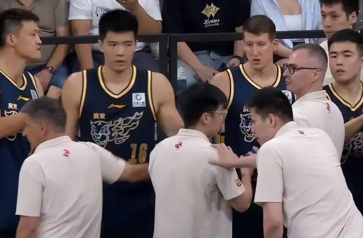 广东新帅迎首胜，辽宁暴露2短板，山东补贴电视台，赵睿伤情曝光