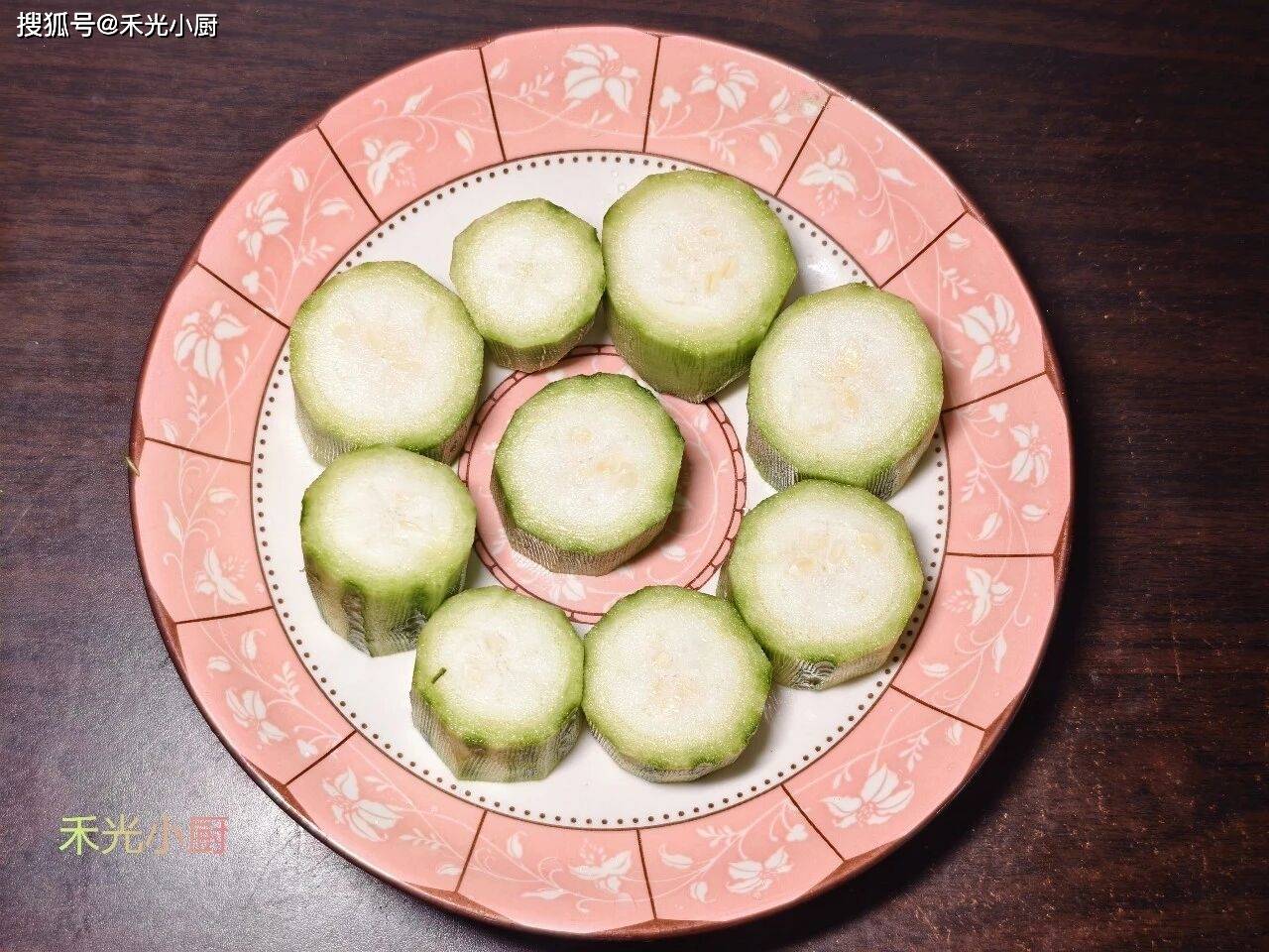 深秋天热不想炒菜？煮这道丝瓜肉丸汤，一锅出鲜美清爽(图6)