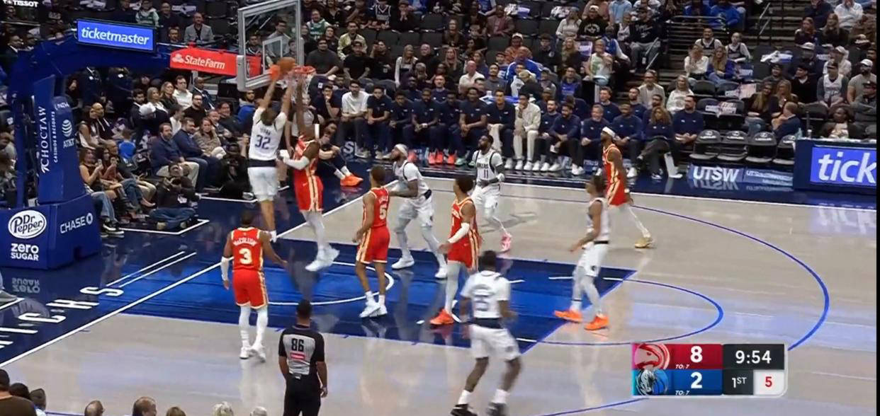 NBA季前赛：独行侠不敌老鹰，弗拉格砍下26分，欧文贡献18分 