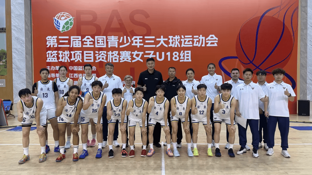 轰20分26板9助！中国女篮15岁1米83混血新星闪耀：化身篮板怪兽