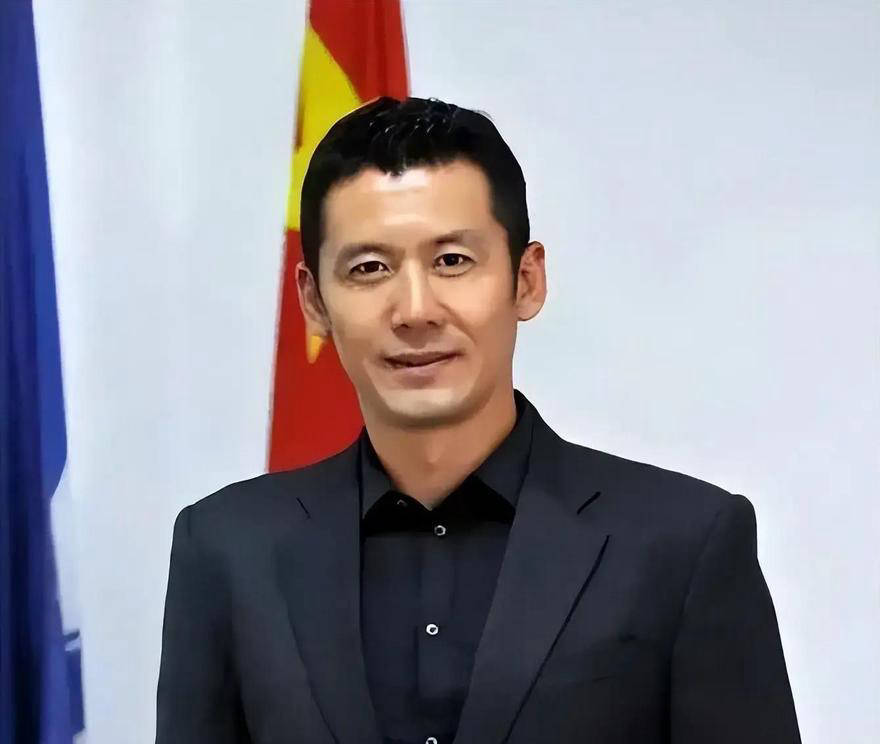 杨晨的新职位敲定：签约中超豪门，你看懂这背后的战略了吗？