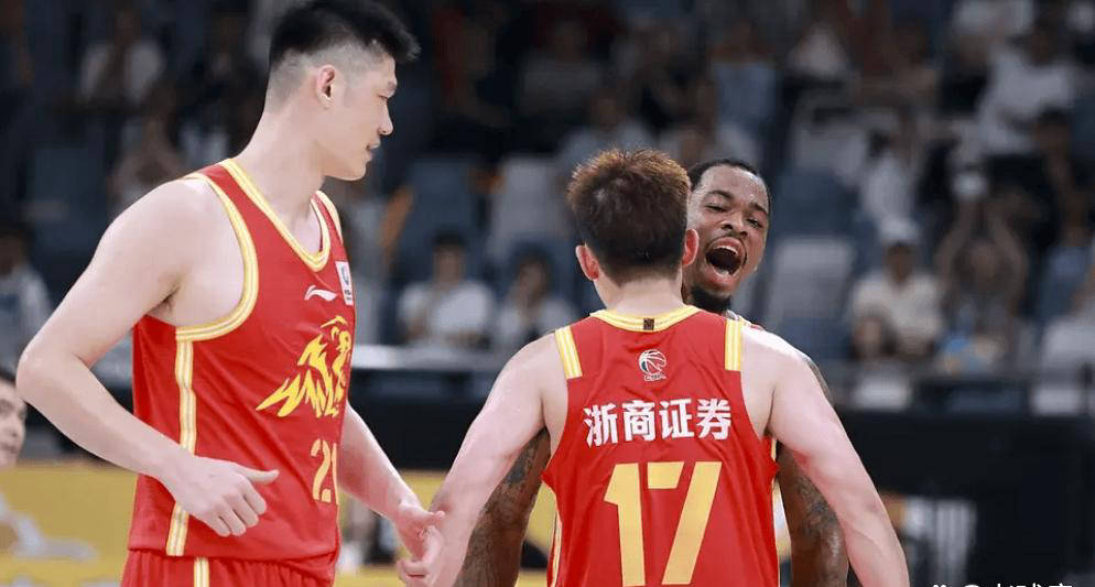 拒绝大逆转与冷门！广厦艰难赢得福建，胡金秋大放异彩