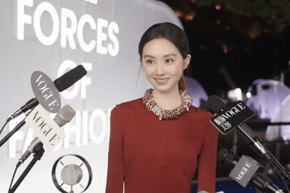 黄多多时尚活动分享趣事 妹妹盛赞其美貌 否认私下练pose