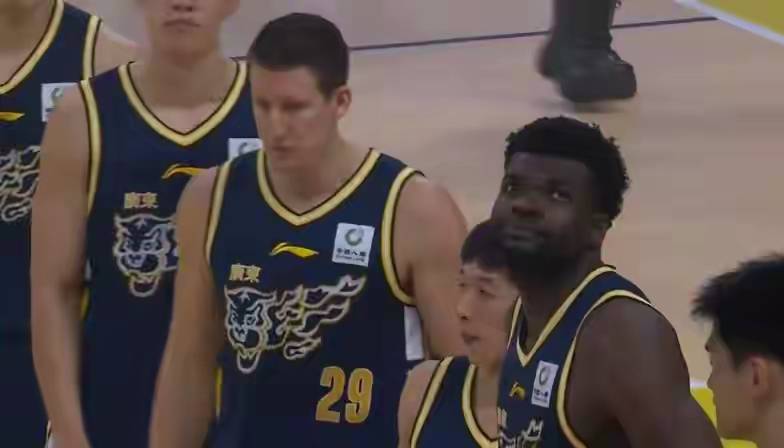 王仕鹏实话实说！广东现在最大问题在防守端，季前赛就初见端倪