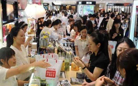 随着中国国际地位上涨，人民币地位也大大提升，在这些国家都能用