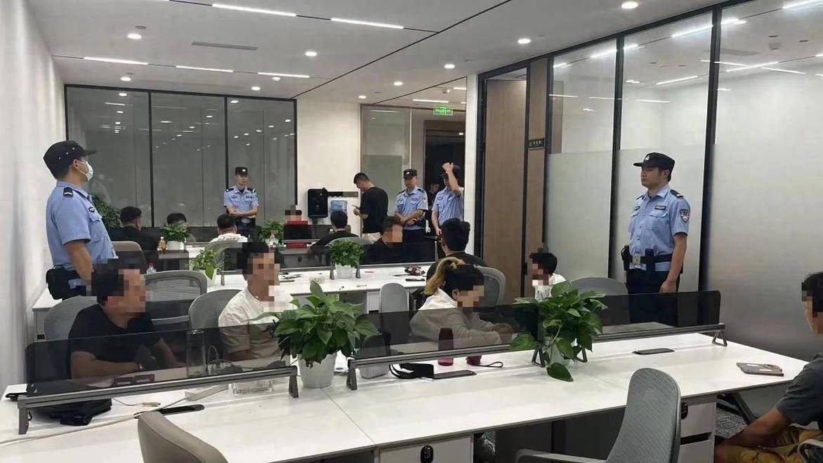 流窜多地，诈骗超百万元，涉及受害人50余人！成都警方打掉一诈骗团伙，现场抓获45人