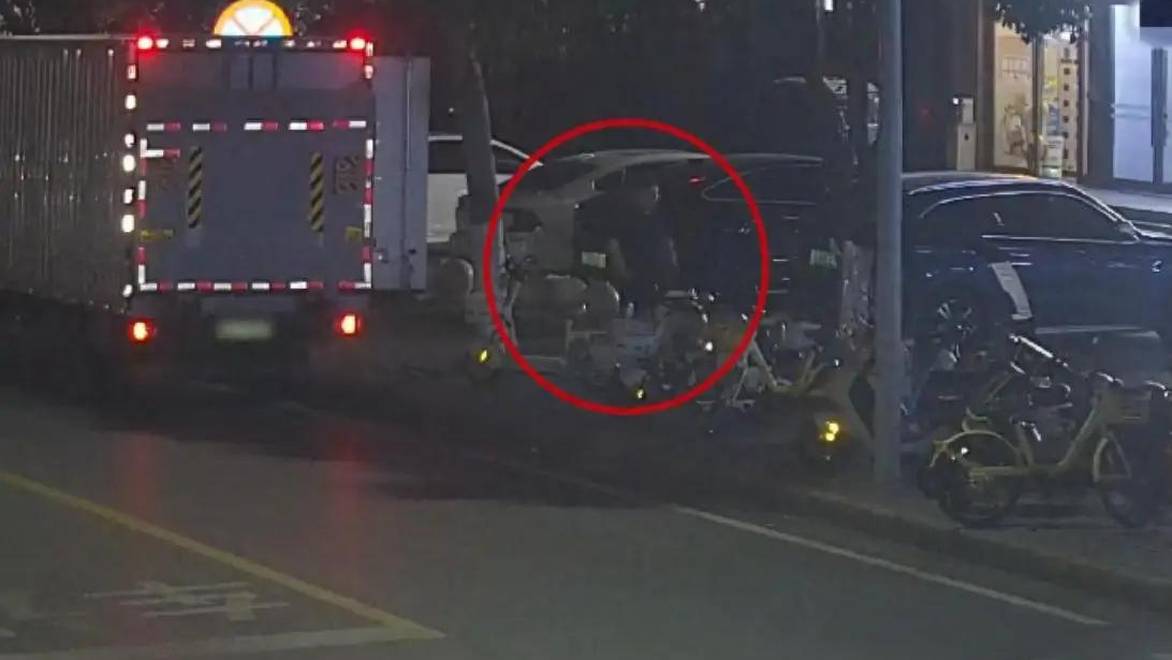 男子组团偷卖300多辆共享单车，称扣除各项开支后未赢利反亏本，西安警方：4人被采取刑事强制措施