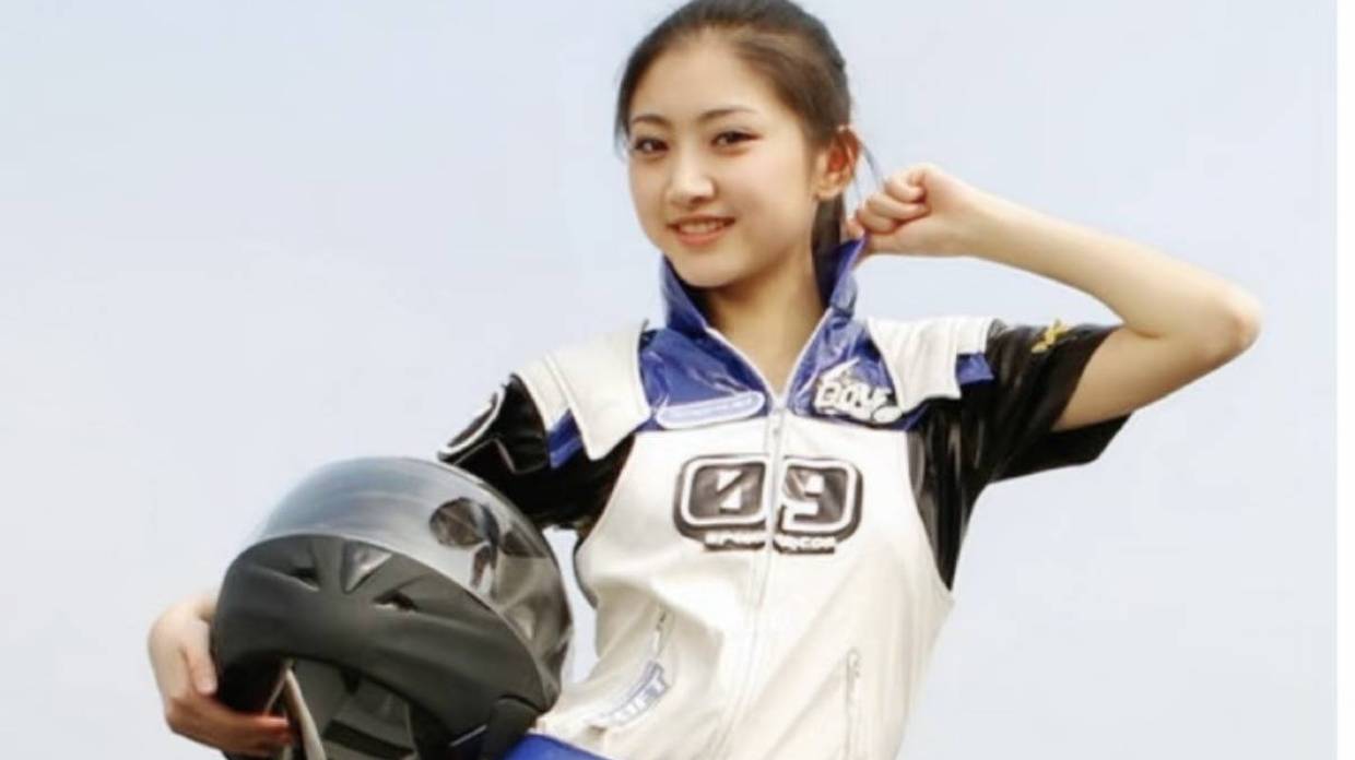 2007年的景甜，穿机车服又纯又美，不愧是北影校花！