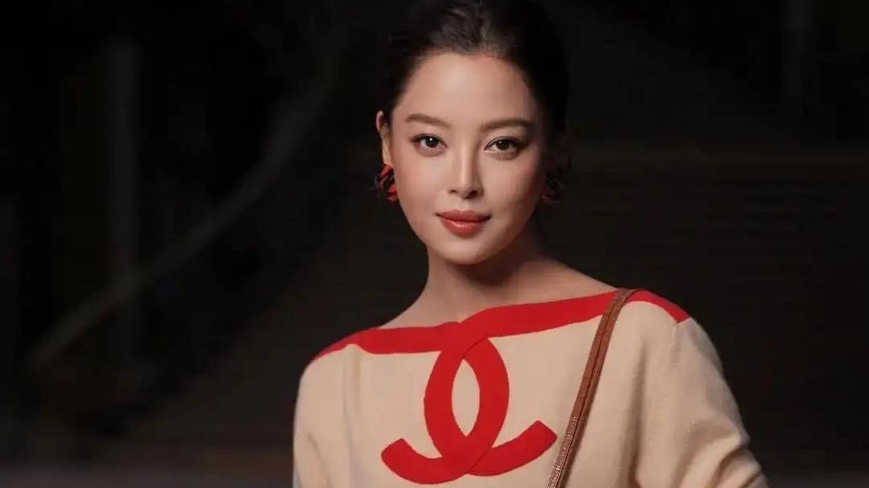 秀场如战场，女明星重妆出击