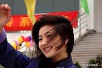 54岁王小丫罕见露面！淡出央视10年，和第二任丈夫在泉州低调丁克