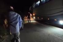 近150人组团夜爬封禁山峰