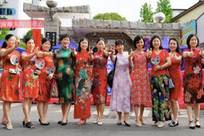 高考后旗袍迎来“退货潮”，汗臭难闻吊牌没摘，网友：犯下大忌！