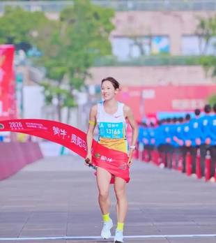 贵阳马拉松 | 半马女冠军马秀针：坡多观众燃，这块金牌有点“辣”！