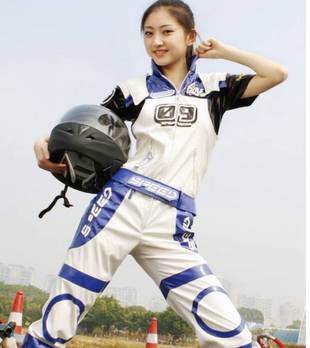 2007年的景甜，穿机车服又纯又美，不愧是北影校花！