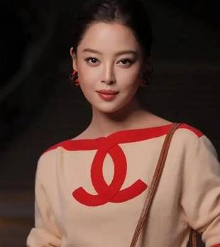 秀场如战场，女明星重妆出击