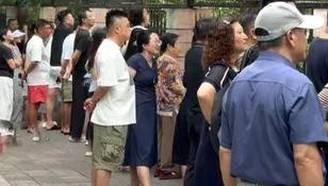 首批“20后”上小学，家长年龄横跨“70后”“80后”“90后”