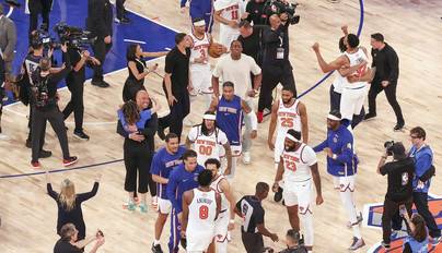 NBA-尼克斯绝杀马刺 众将疯狂庆祝