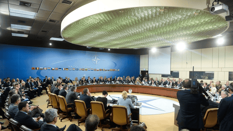 美国在背后大开绿灯，卡塔尔被炸，联合国一边倒，特朗普给出9个字