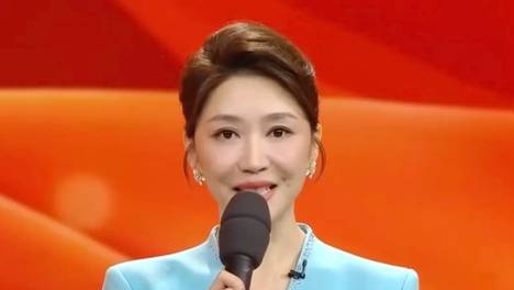 从广播里走到了镜头前：央视主持人梁婧3·15晚会首秀，表现可圈可点