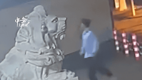 紧急呼救！男子街头遭追打，武警官兵火速出动，6人被警方带离！