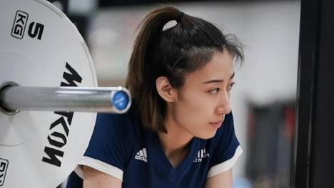 王媛媛缺席女排漳州集体活动，背后是她正在努力恢复身体状况，社媒近照显示她依然在坚持健身训练中