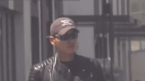 吴谨言老公洪尧独自前往婴儿体检中心 认真带娃化身全职奶爸