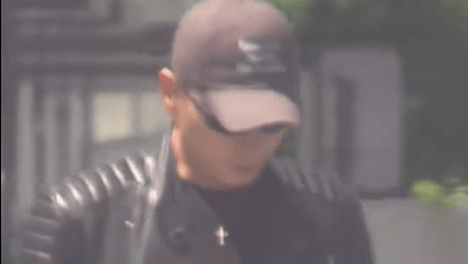 吴谨言老公洪尧独自前往婴儿体检中心 认真带娃化身全职奶爸