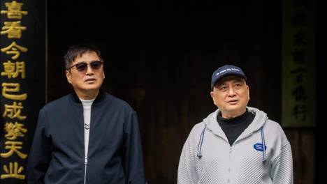 香港男星曾是演员颜值天花板，把全部收入给妻子，拍戏全程报备