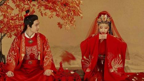 才女征婚出上联：蚕为天下虫，书生对出绝妙下联让才女心动不已！