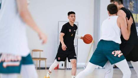广厦拆队倒计时！胡金秋待售，林秉圣走人，民企没钱玩不转CBA了