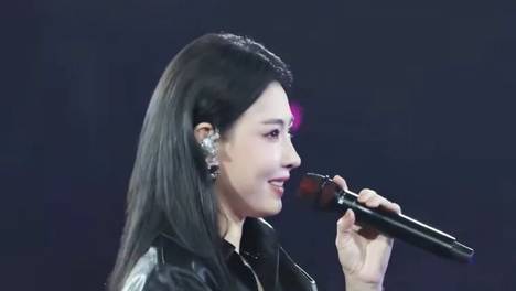 张柏芝：一场跑调的演唱会，却让全网破防，她告诉我们你可能不完美，但无须逃避