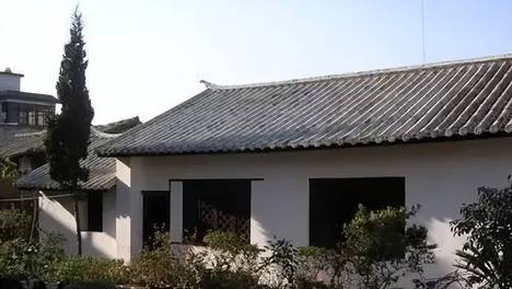 1962年，61岁梁思成娶34岁林洙当天，金岳霖一壶酒一碟花生米，在林徽因墓前守她一夜