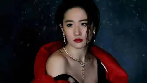 刘亦菲公布最新高级美感写真，将微胖的丰腴美感彻底展现
