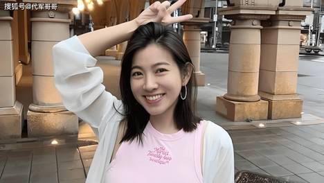 40岁米可白近况曝光！与谢铭杰离婚已6年，和交往3年孙绽分手哭红双眼 米可白历经婚姻挫折，经历六年单身后与孙绽相恋，感情稳定但最终遗憾结束，展现其成熟稳重的婚恋观。