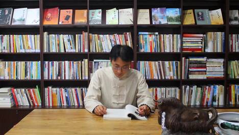 以知为灯启新声——文化学者冯志亮做客河南卫视《汉字英雄》深度访谈纪实