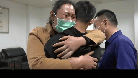 “梅姨”称自己卖孩子是在做好事，狱中找“算命先生”问该不该交代