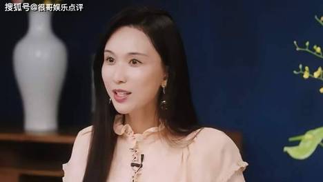 时隔七年再登杂志封面，林志玲判若两人，事业口碑早已改写！ 林志玲时隔七年再度登上《VOGUE Taiwan》封面，造型转变引发热议，气质与形象大变，引发对容貌与经历的讨论。