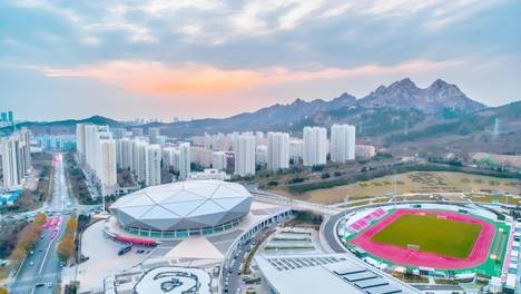 力动健身器材跑步机按摩椅青岛旗舰店落地国信体育馆|运动健康场景新体验