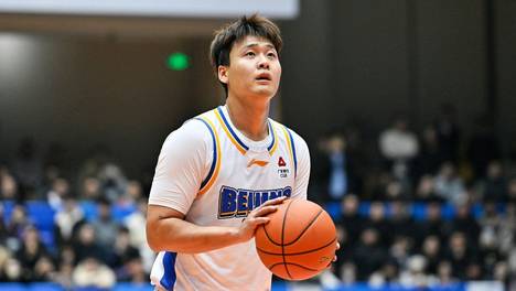 CBA一夜之间两国手受伤，赵睿被队友背出场，李悦洲左脚90度扭伤